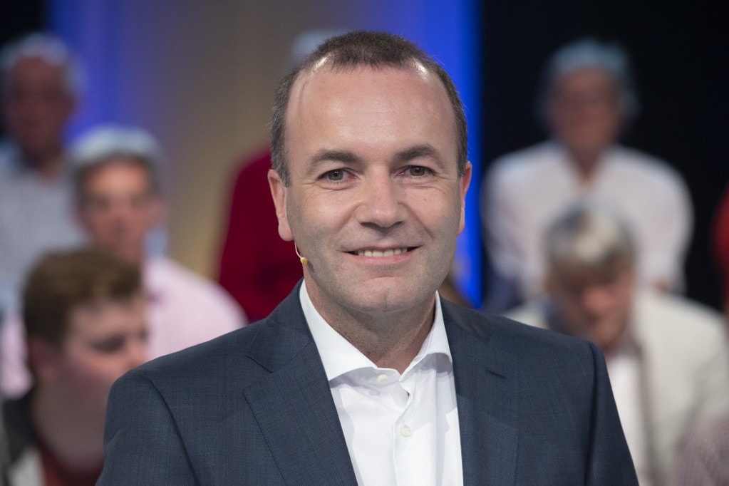 Weber luxusebéden tárgyalt Európa jövőjéről a migránsbarát milliomossal