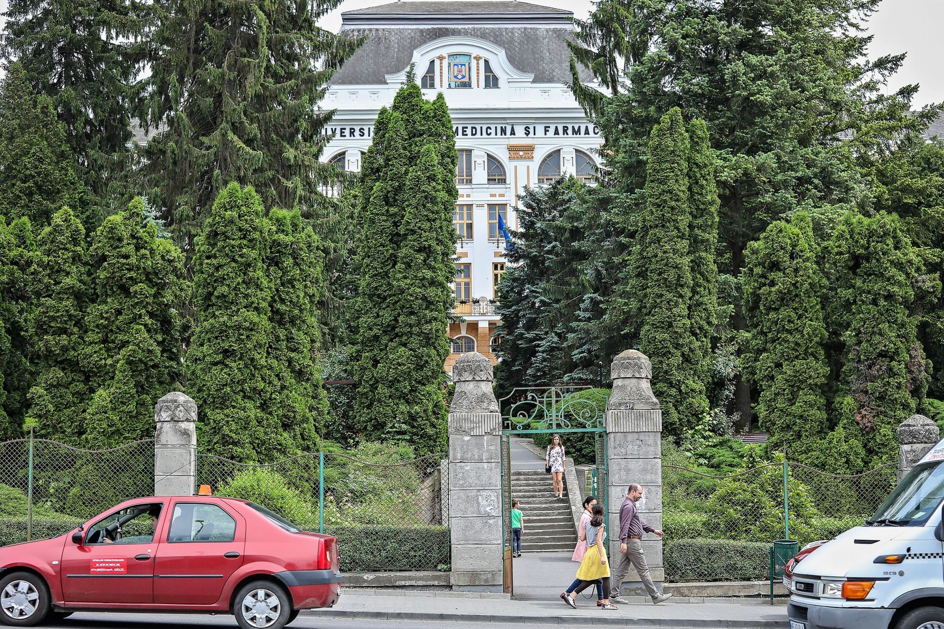 Volt titkosszolgák is segítik a MOGYE román rektorát