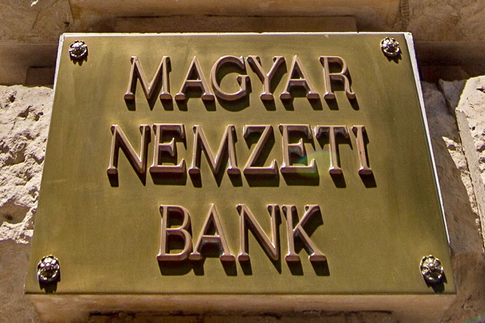 Nem csak a bankok érintettek az október végéig meghosszabbított adategyeztetésben