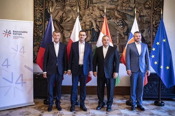 Orbán Viktor a visegrádi országok kormányfőivel tárgyal Prágában