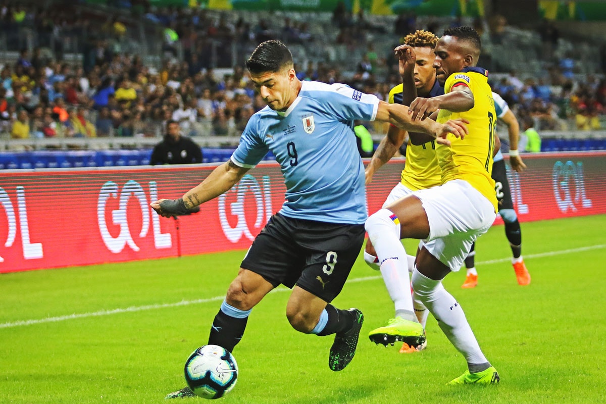 Cavani és Suárez főszereplésével  gáláztak az uruk