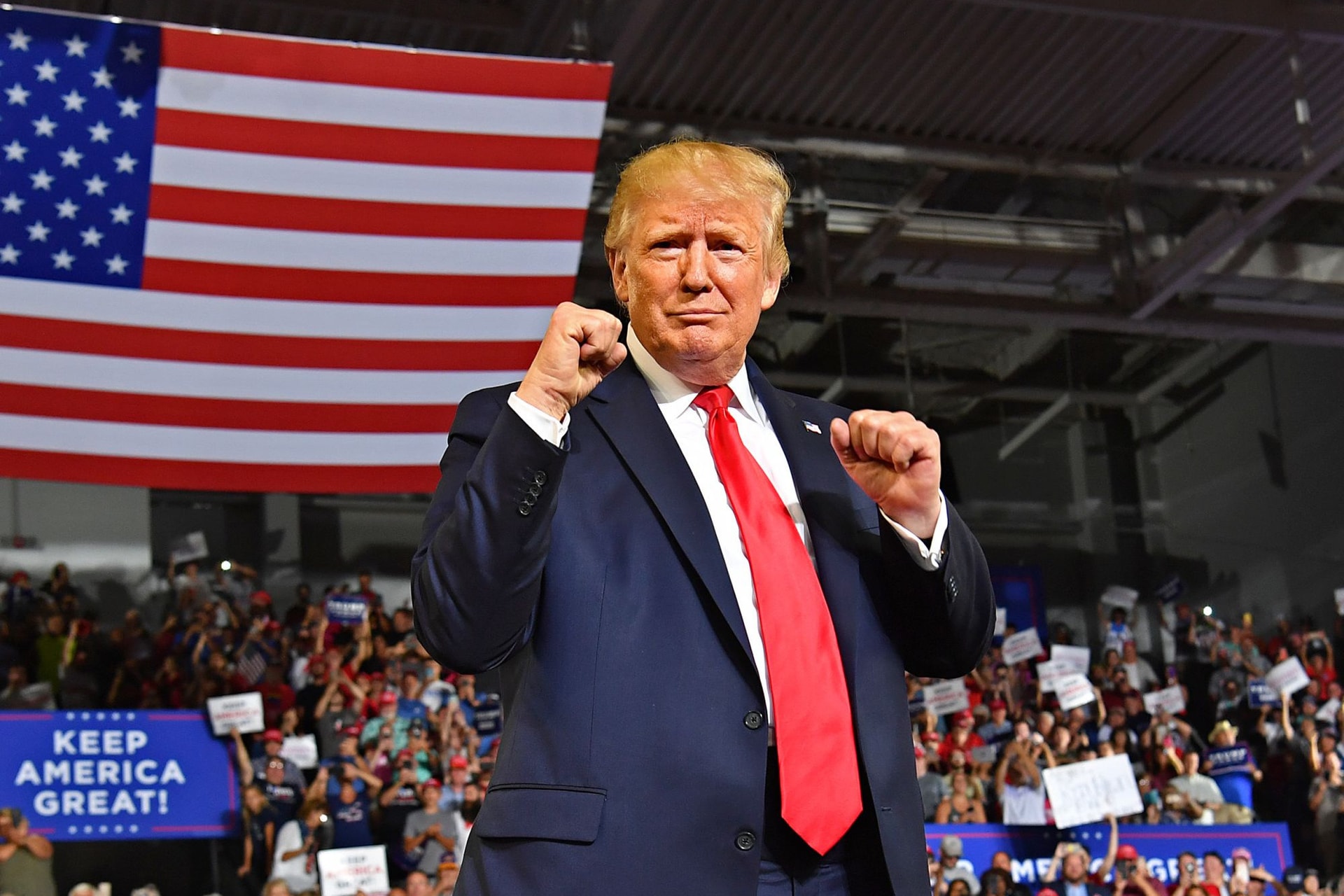 Trump 10 százalékos vámemelést jelentett be 300 milliárd dollár értékű kínai árura