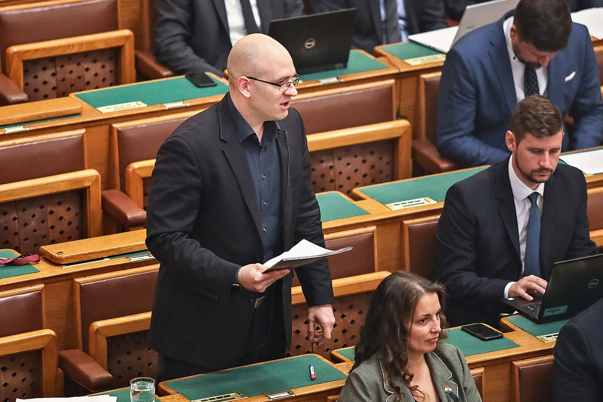 Márki-Zay mentegeti a karlendítő Z. Kárpát Dánielt