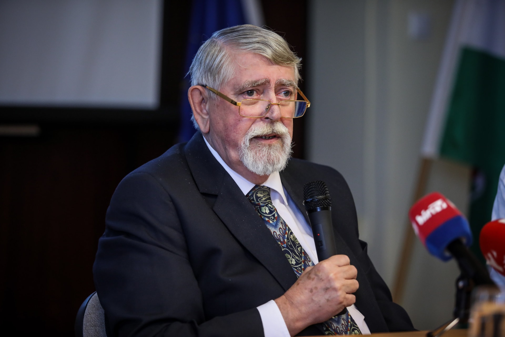 Vízszűrő berendezést kaptak a kórházak