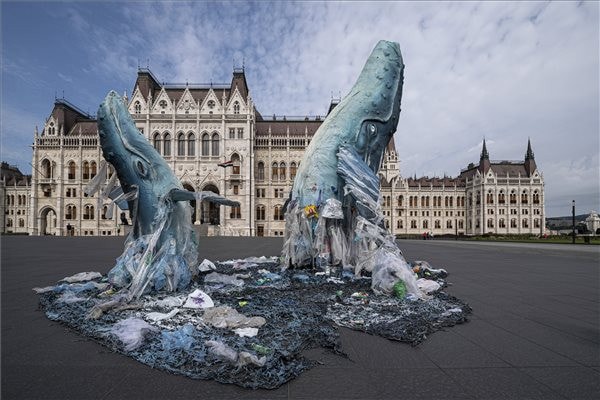 A Parlament előtt akciózott a Greenpeace