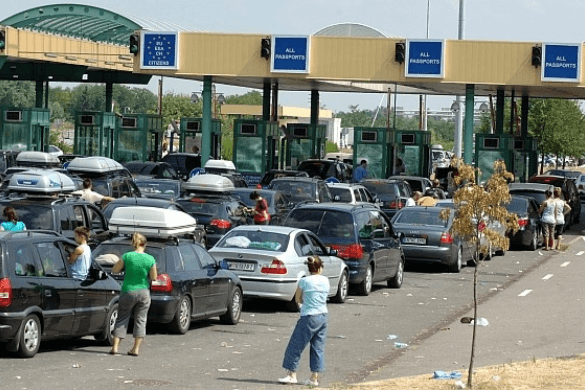 Hosszú a várakozás a röszkei határátkelőhelyeken