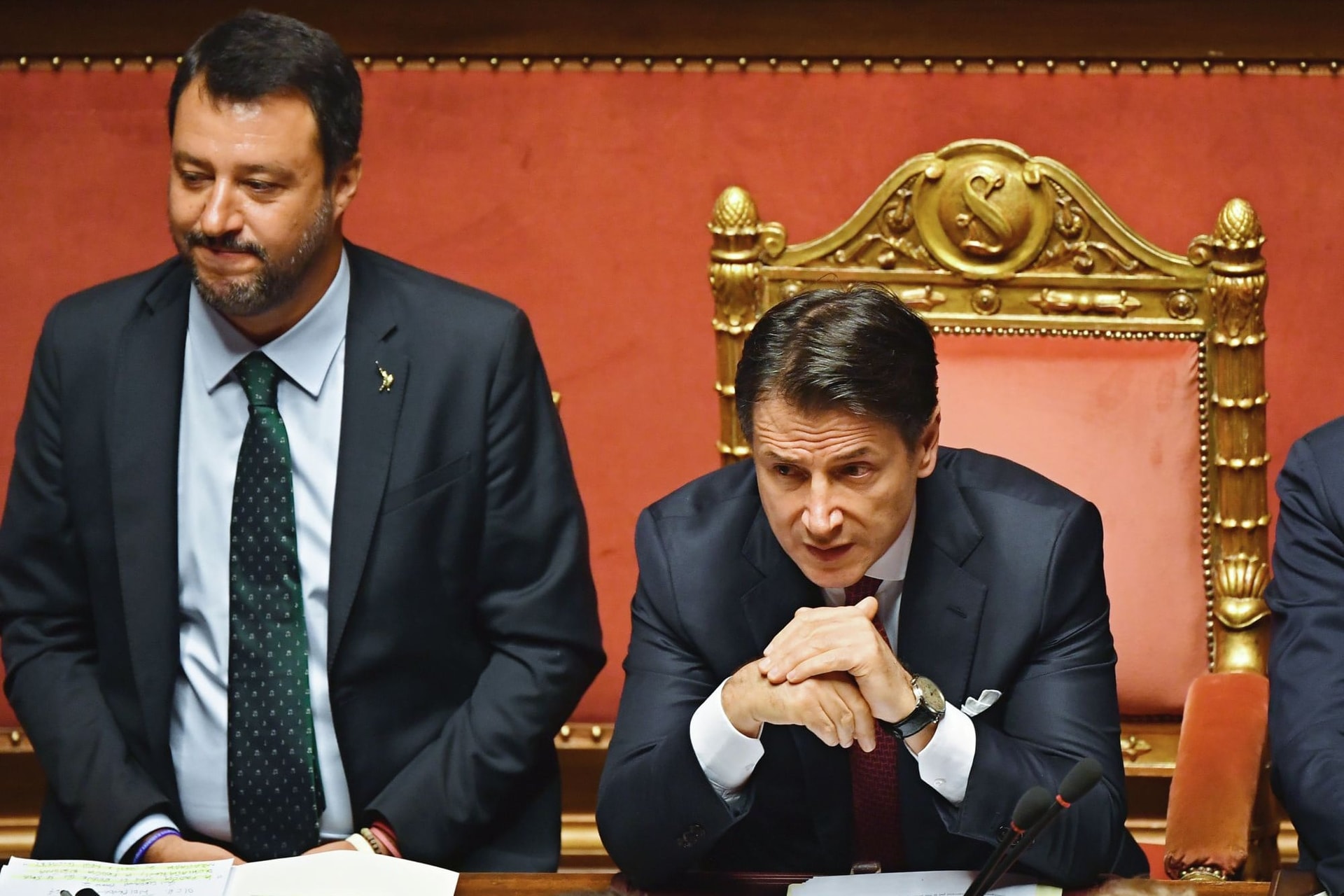 Érthetetlen Giuseppe Conte pálfordulása