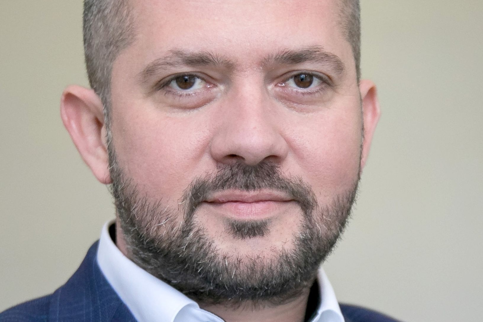 Gyopáros: 1,5 milliárd jut szolgálati lakásokra