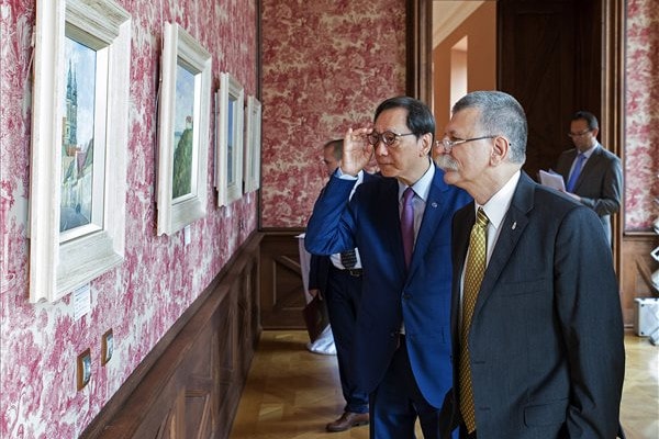 Kövér: Szerencsések, akik az emberi lélek által képesek tükrözni a valóságot