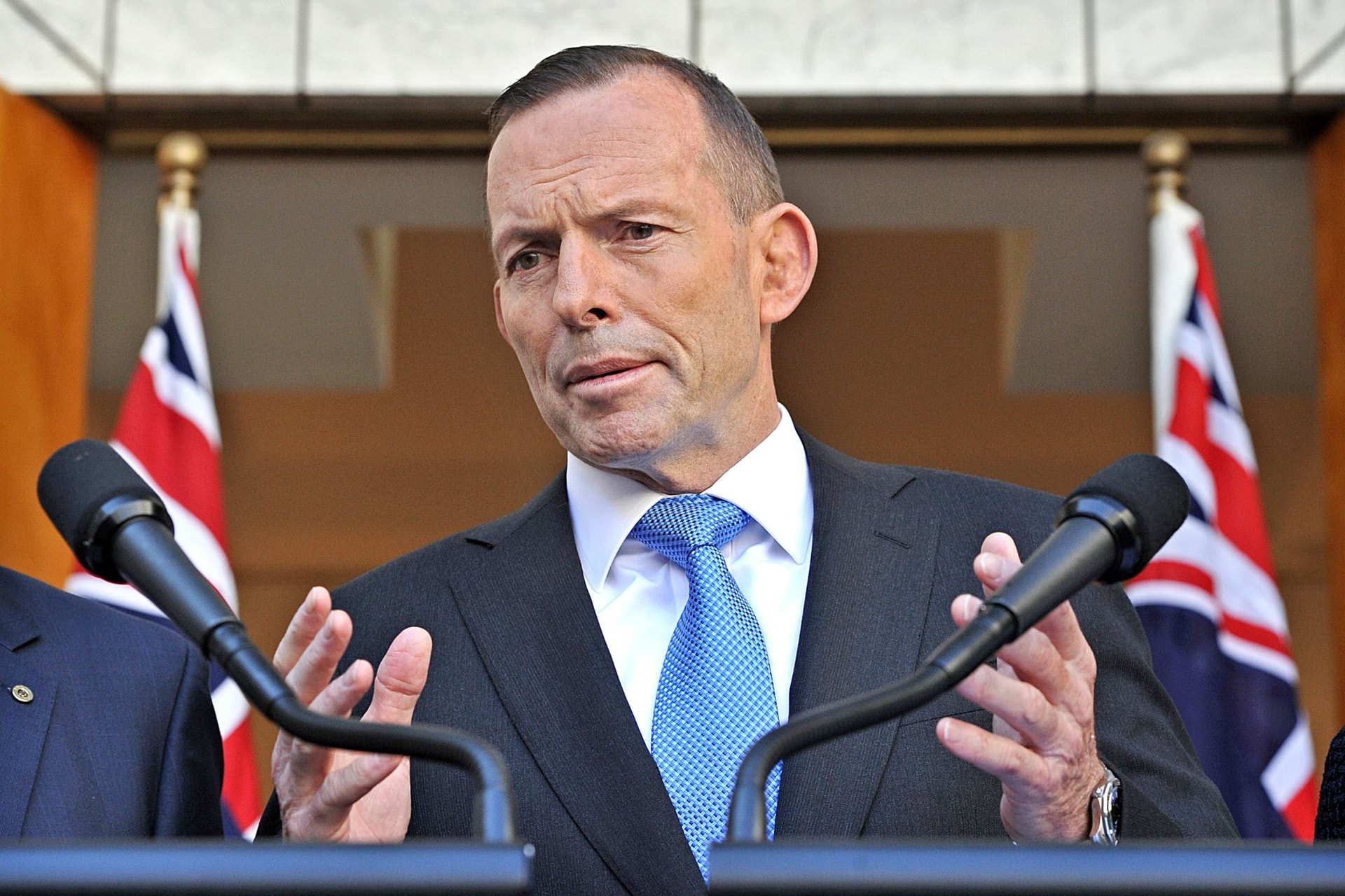 Abbott: A hajókat meg kell állítani