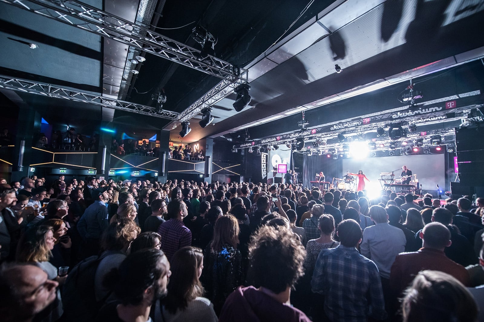 Berobbantja az őszt az Akvárium Klub