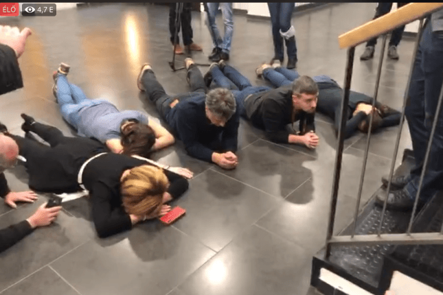 Folytatódott az ellenzéki cirkusz az MTVA épületében