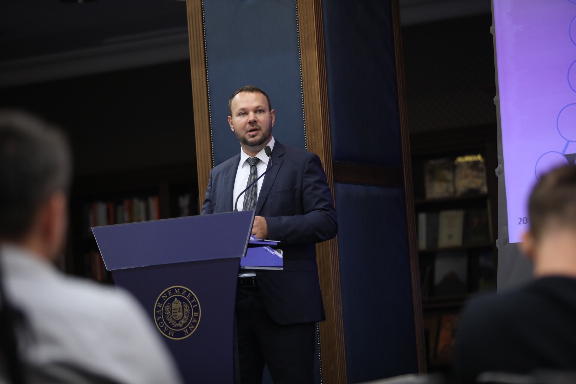 Kiemelkedően bővült a vállalati hitelállomány
