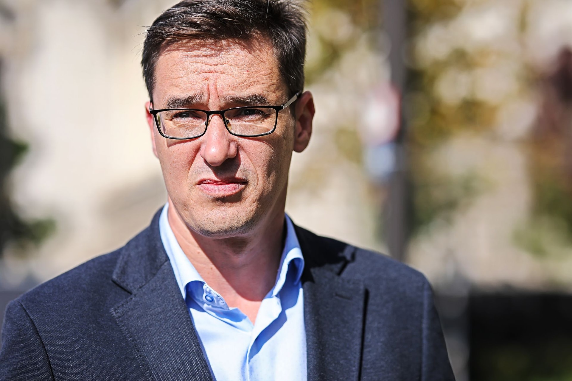 Karácsony folyamatosan saját csapdáiba esik bele