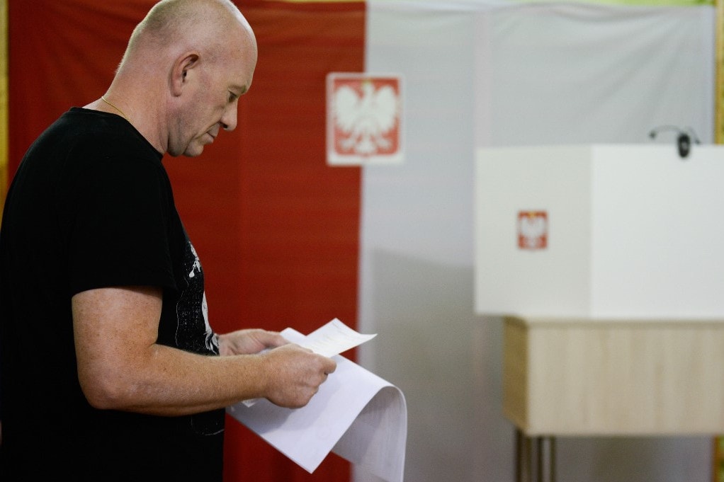 Győzött a Jog és Igazságosság párt a lengyel parlamenti választásokon