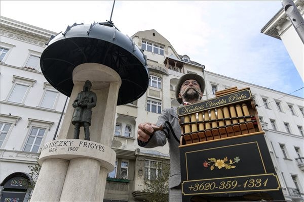 Átadták a megújult Podmaniczky Frigyes teret a fővárosban
