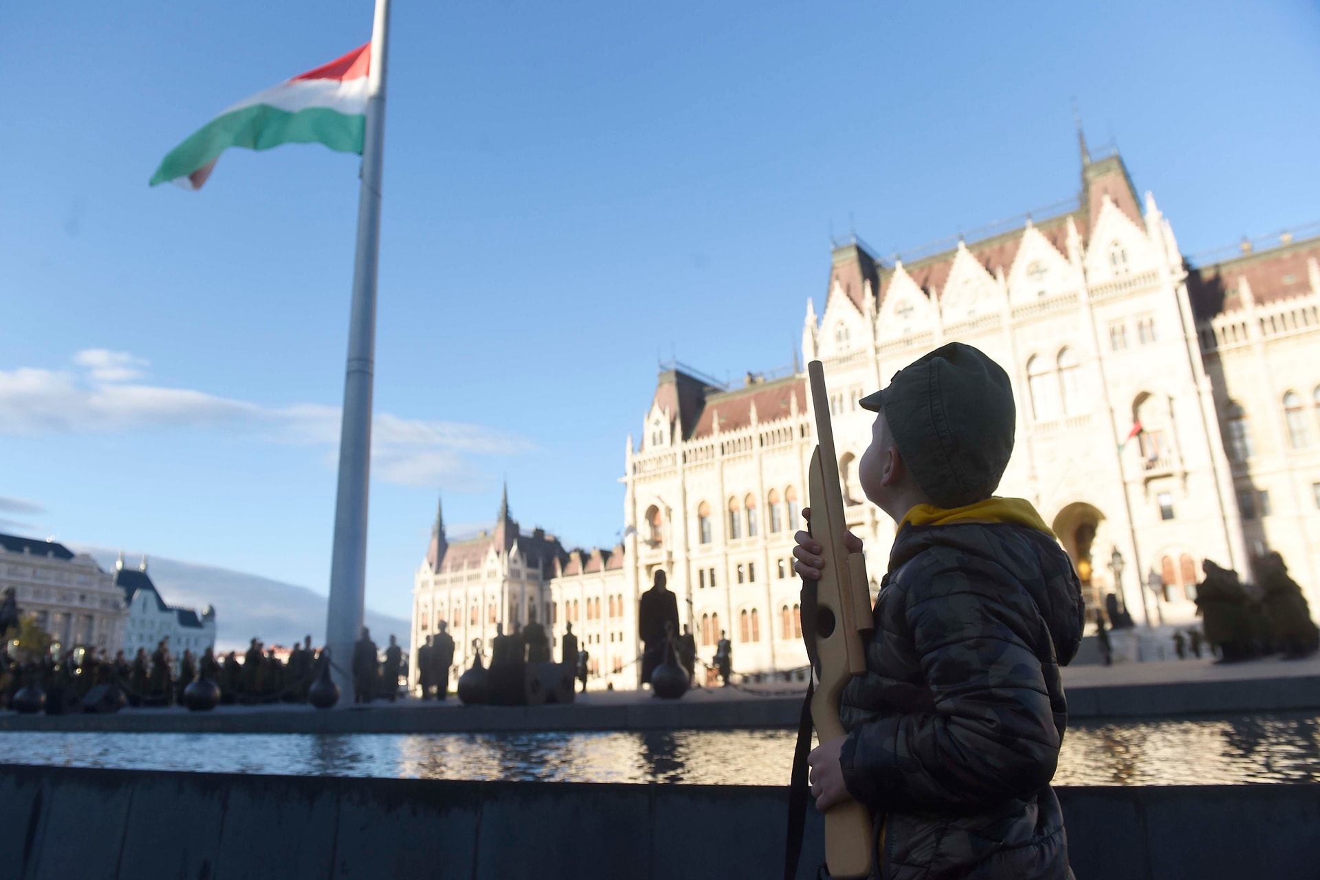 Országszerte tartanak megemlékezéseket a nemzeti gyásznapon