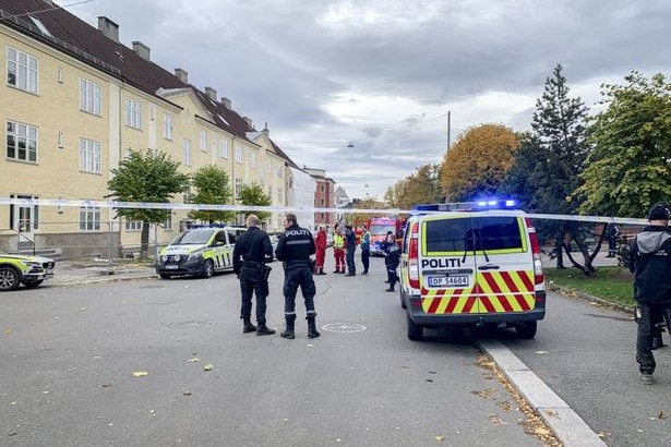 Lopott mentőautóval gázoltak gyalogosokat Oslóban