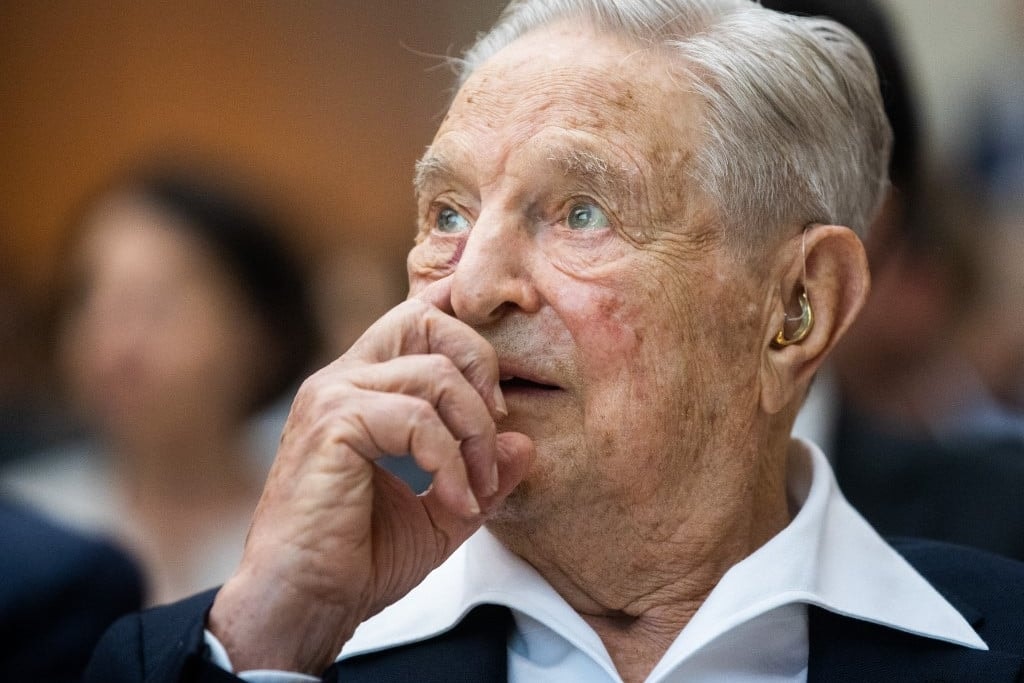 Merkelen keresztül akarta megbuktatni a magyar biztosjelöltet Soros György