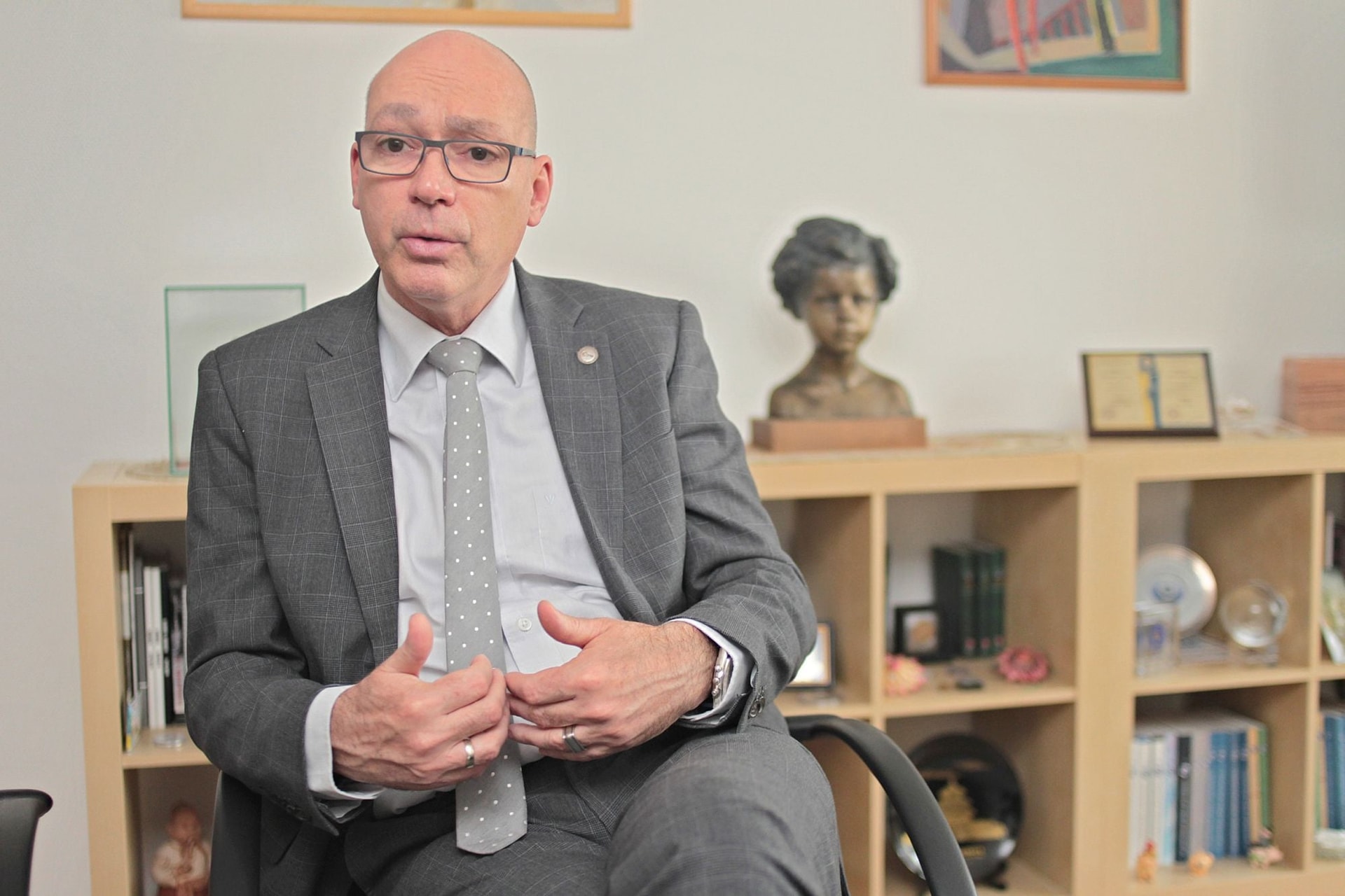 Péterfalvi: Politikai cirkusz folyik az ügynökakták körül