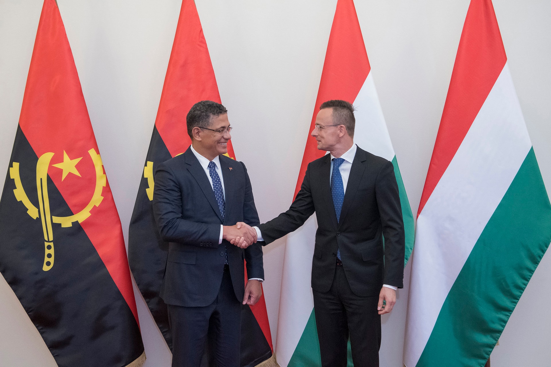Szijjártó Péter fogadta az angolai energia- és vízügyi minisztert
