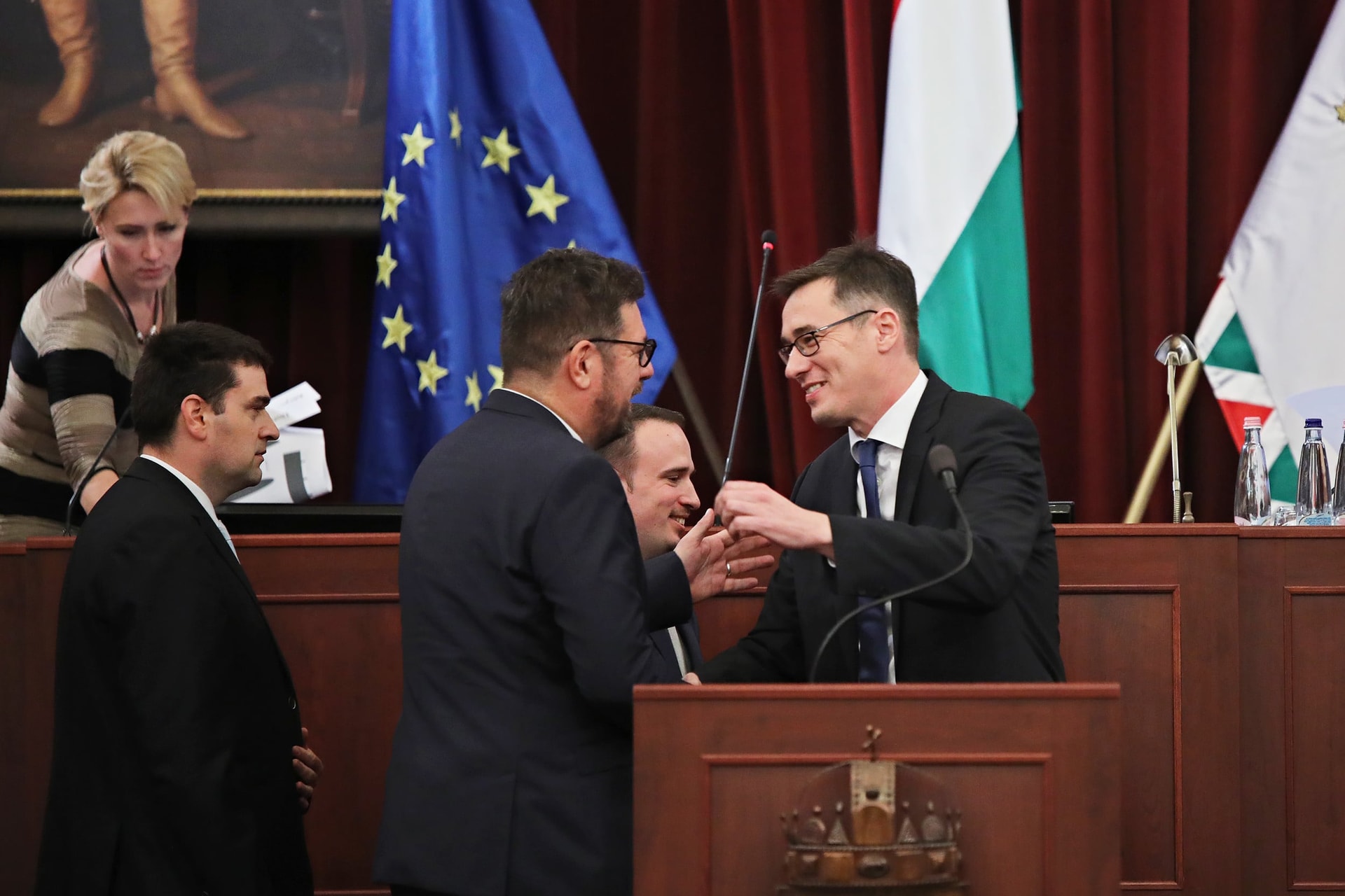 Milliós fizetéseket oszt helyetteseinek Karácsony Gergely