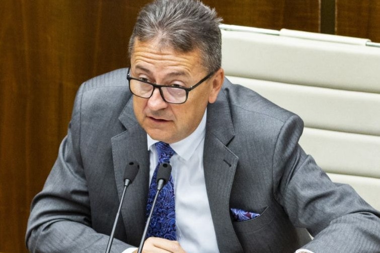 Lemondott posztjáról a szlovák parlament egyik alelnöke