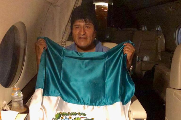 Morales Mexikóba menekült
