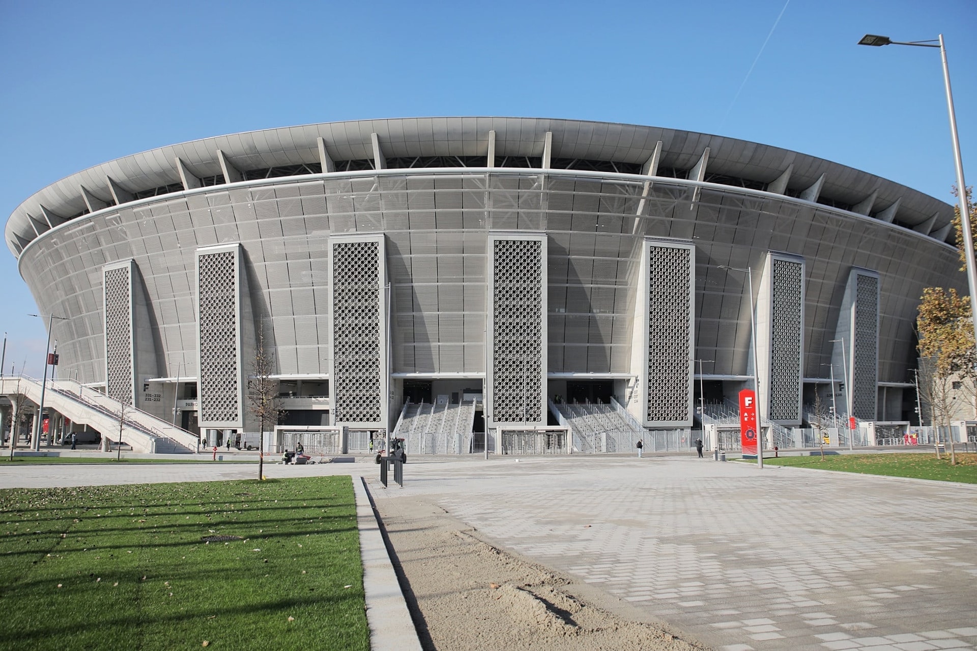 Több helyen módosul a közlekedés a stadionavatás miatt