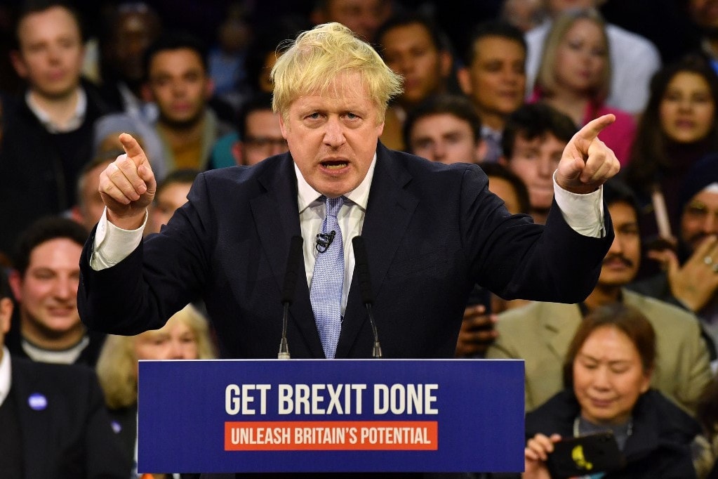 Boris Johnson Putyin nyalókájának nevezte Emmanuel Macront