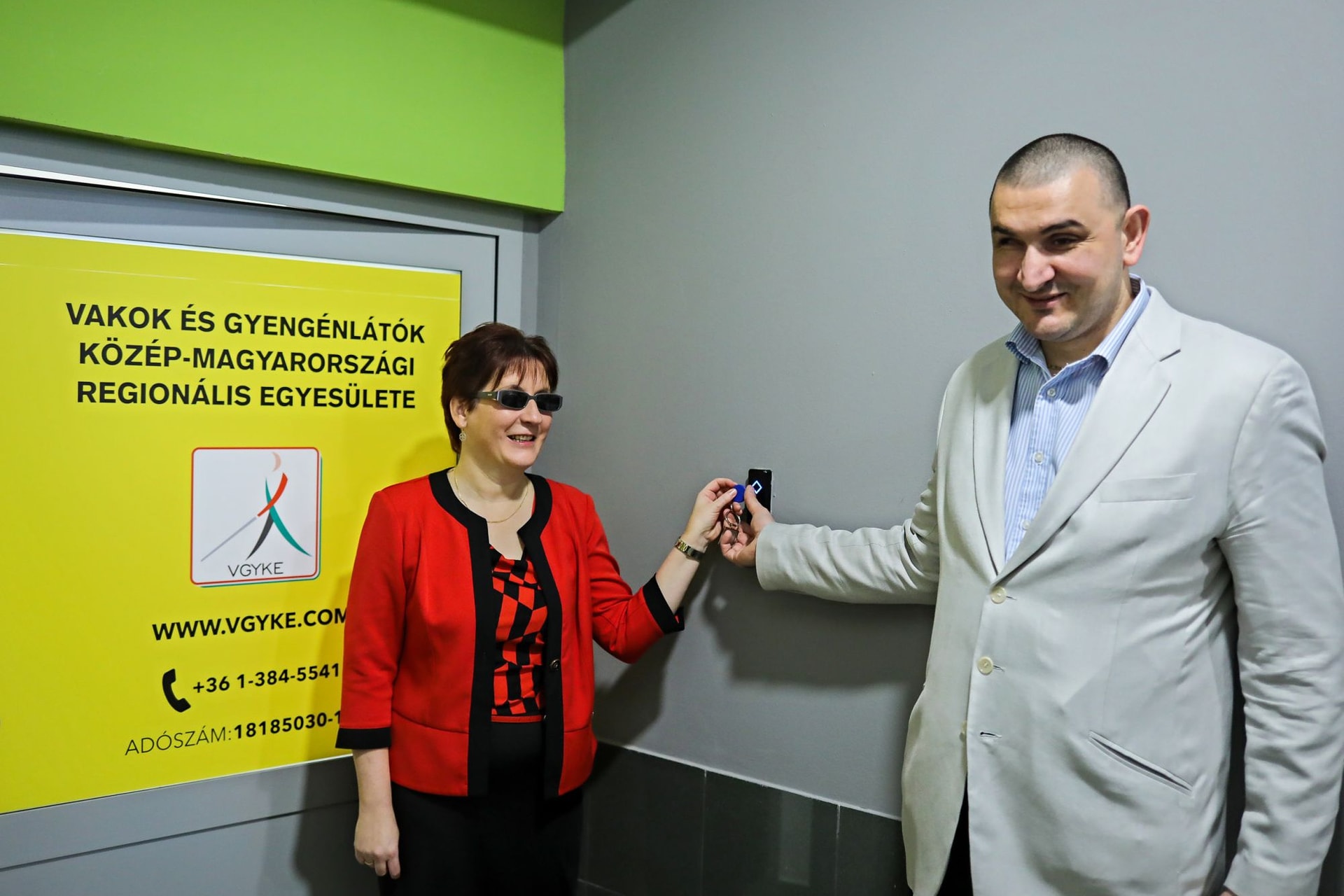 Új irodában a látássérültek
