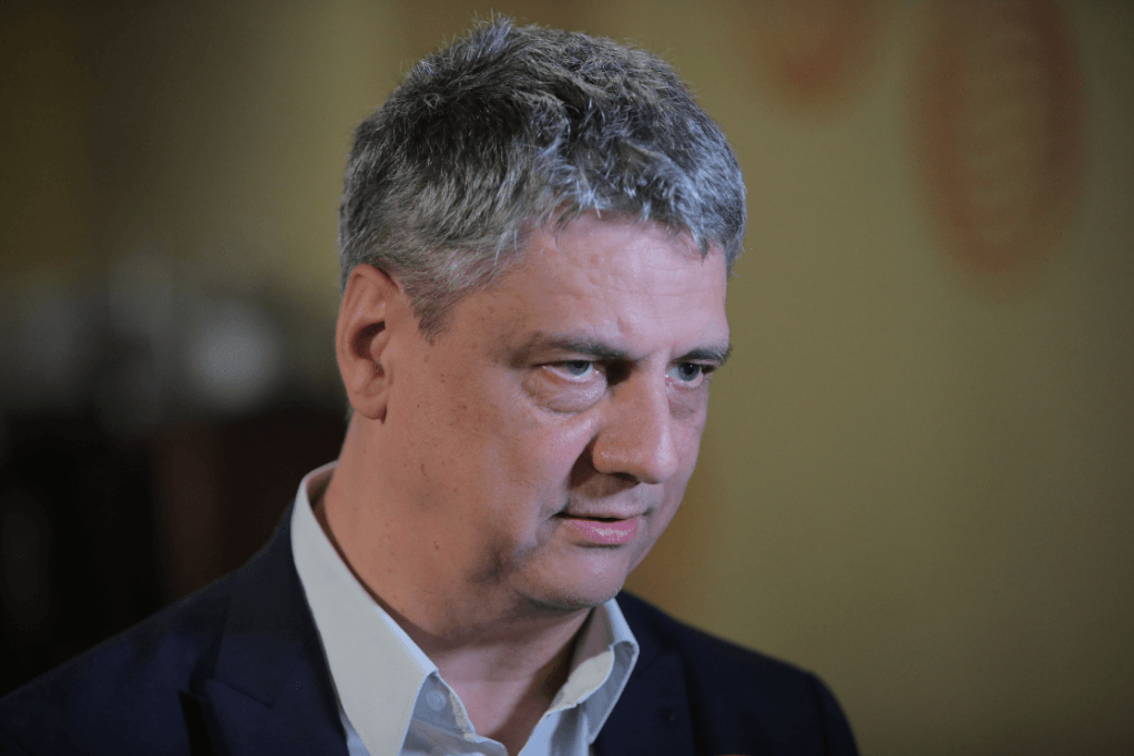 Visszatért a meztelen diplomata, Gréczy Zsolt