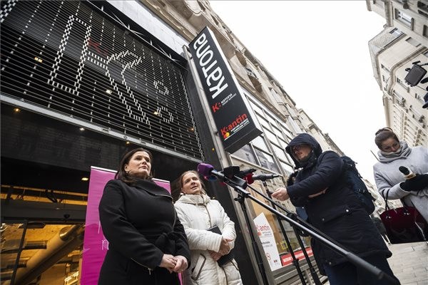 A nőszervezetek azt kérik, sehol ne legyen műsoron Gothár-rendezés