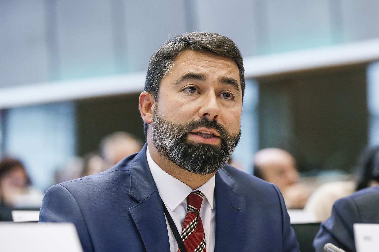 Az Európai Parlament politikai zsarolóeszközt hozna létre