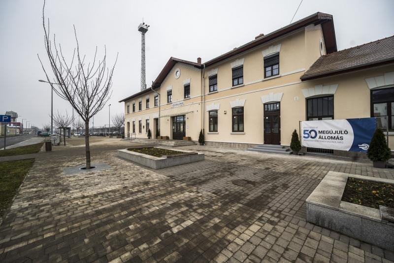 Sárvár állomása is megszépült
