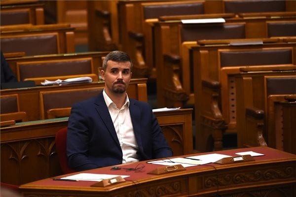 Hatmilliós Jakab: az adófizetők pénzéből fényűző életet él a Jobbik elnöke