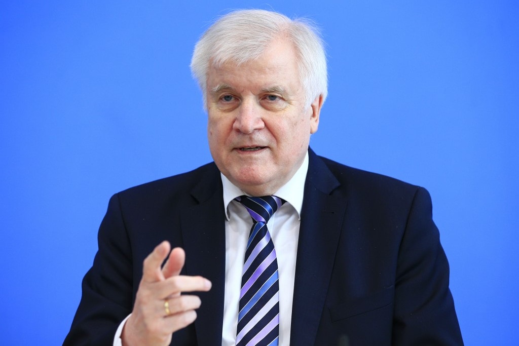 Élesen bírálta az uniós bizottságot Horst Seehofer
