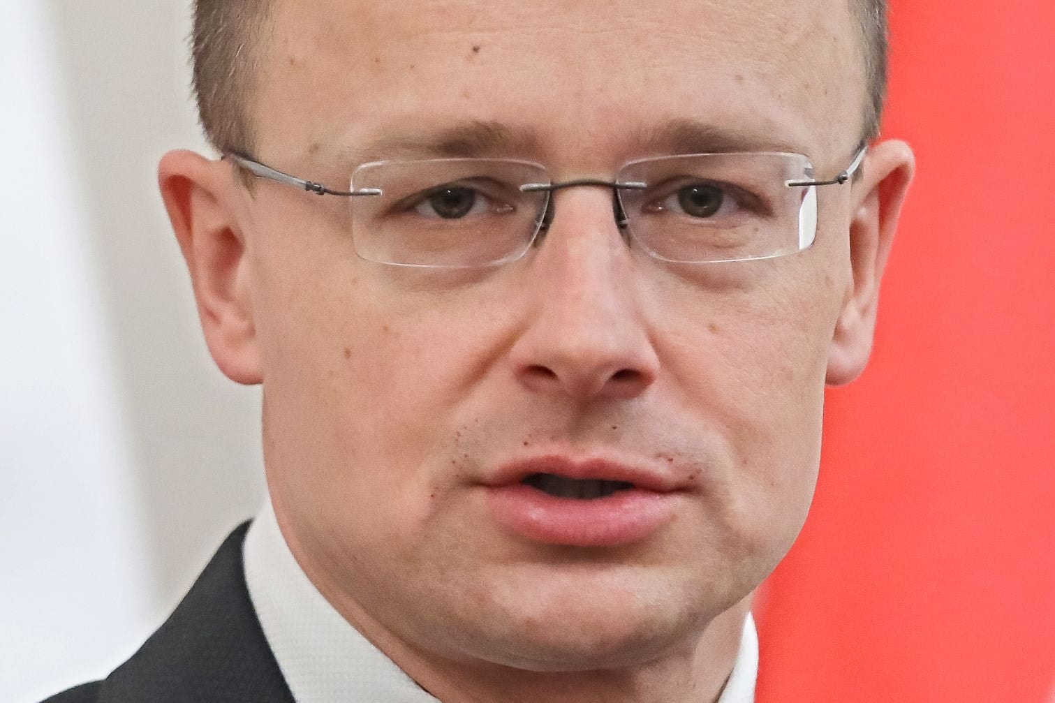 Szijjártó: Ki kell kényszeríteni a Líbiával szembeni fegyverembargó betartását