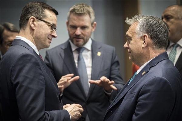 A kompromisszumokat elutasító országokat bírálják az EU-csúcson