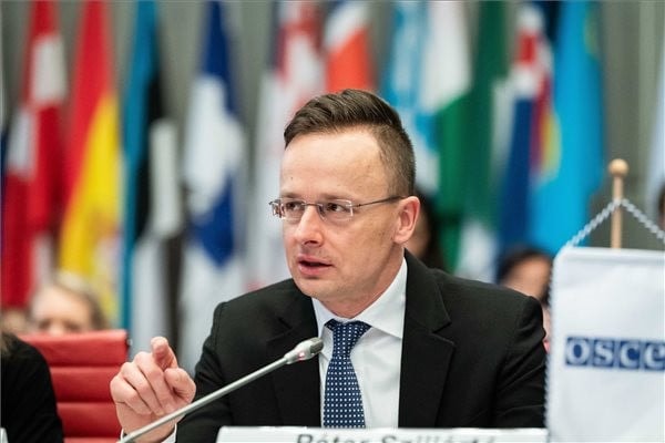 Szijjártó: Tarthatatlan, hogy az ENSZ csak a migrációra költ