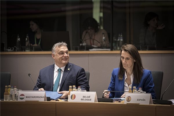 Kétoldalú megbeszéléseket kezdtek az uniós költségvetésről tárgyaló tagállami vezetők Brüsszelben
