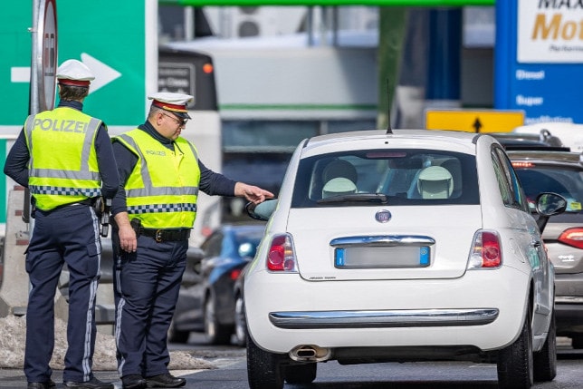 Hatvan kilométeres dugó van az osztrák-olasz határon
