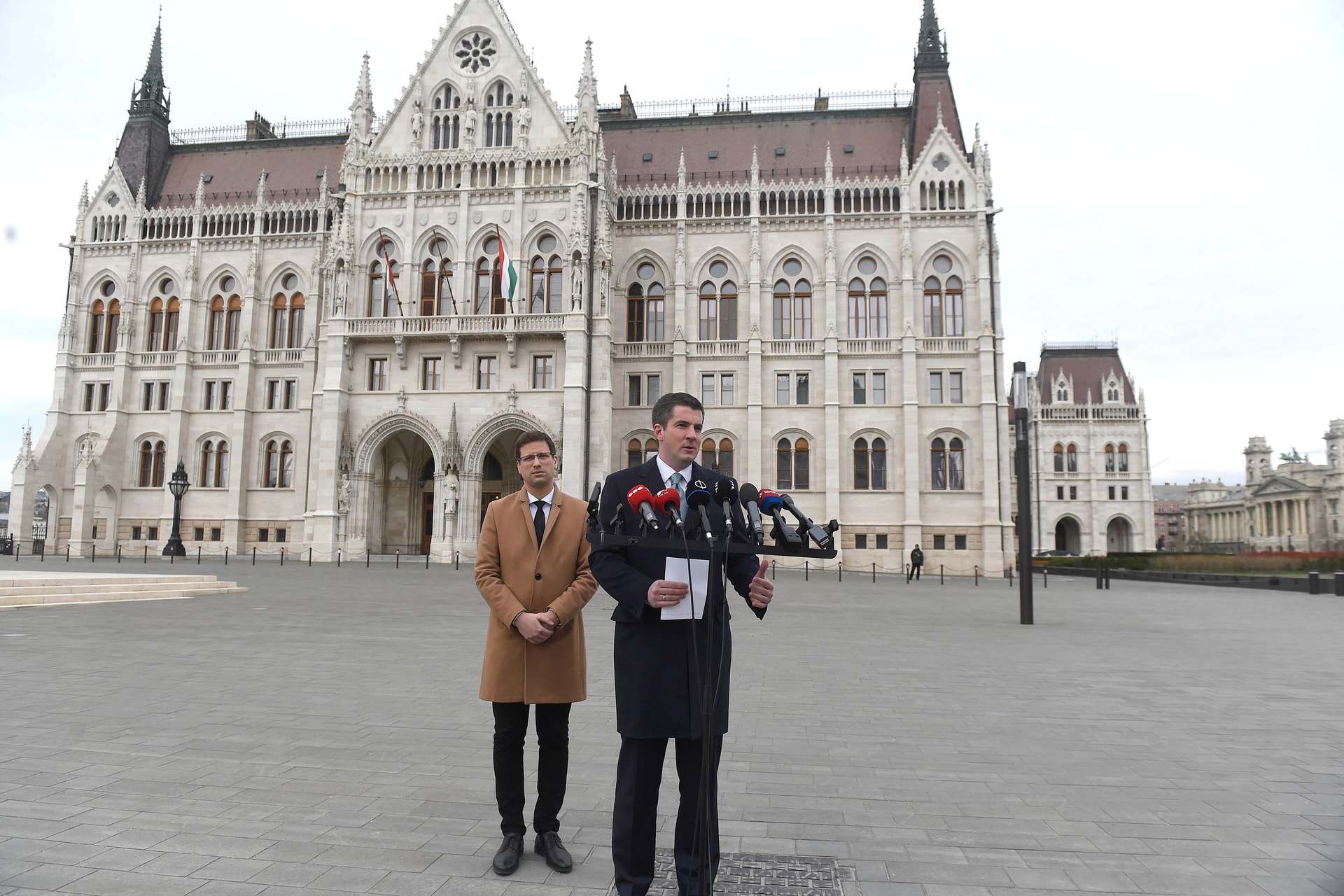 Fidesz: Most nincs ideje pártpolitikai vitáknak