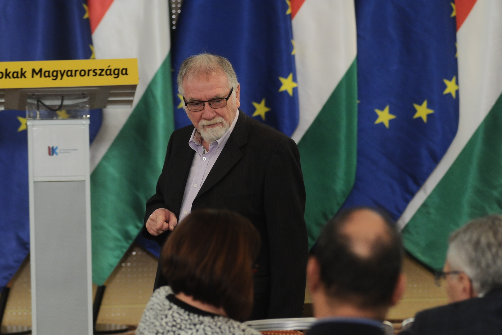 Gusztustalan: a magyar nyugdíjasok halálával viccelődött Vágó István