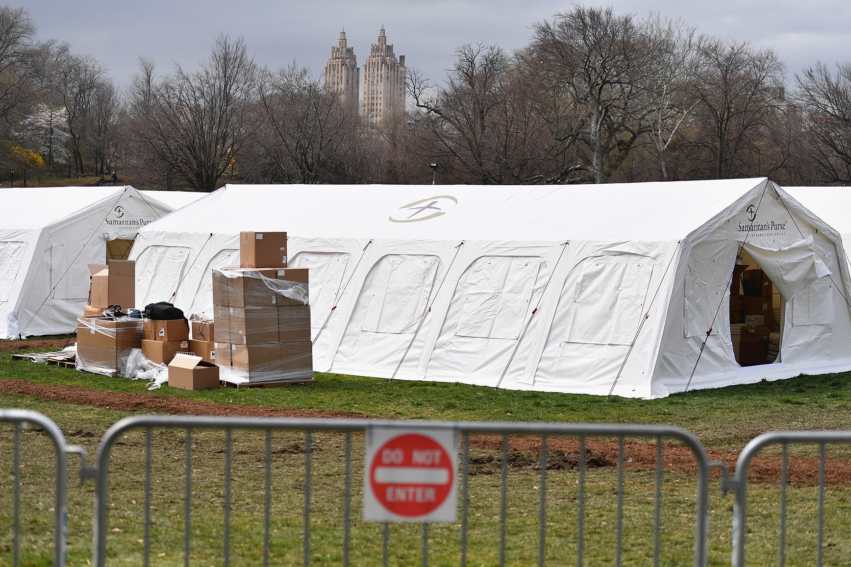 New Yorkban már teherautókban rendeznek be halottasházakat