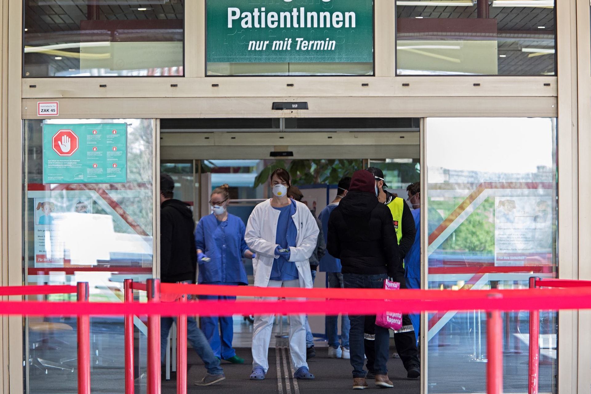 Tanulságos az osztrák példa a kezdeti hibák és késlekedések miatt