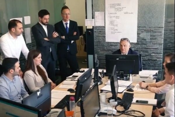 Terepszemlét tartott a kormányfő COVID 19 központban