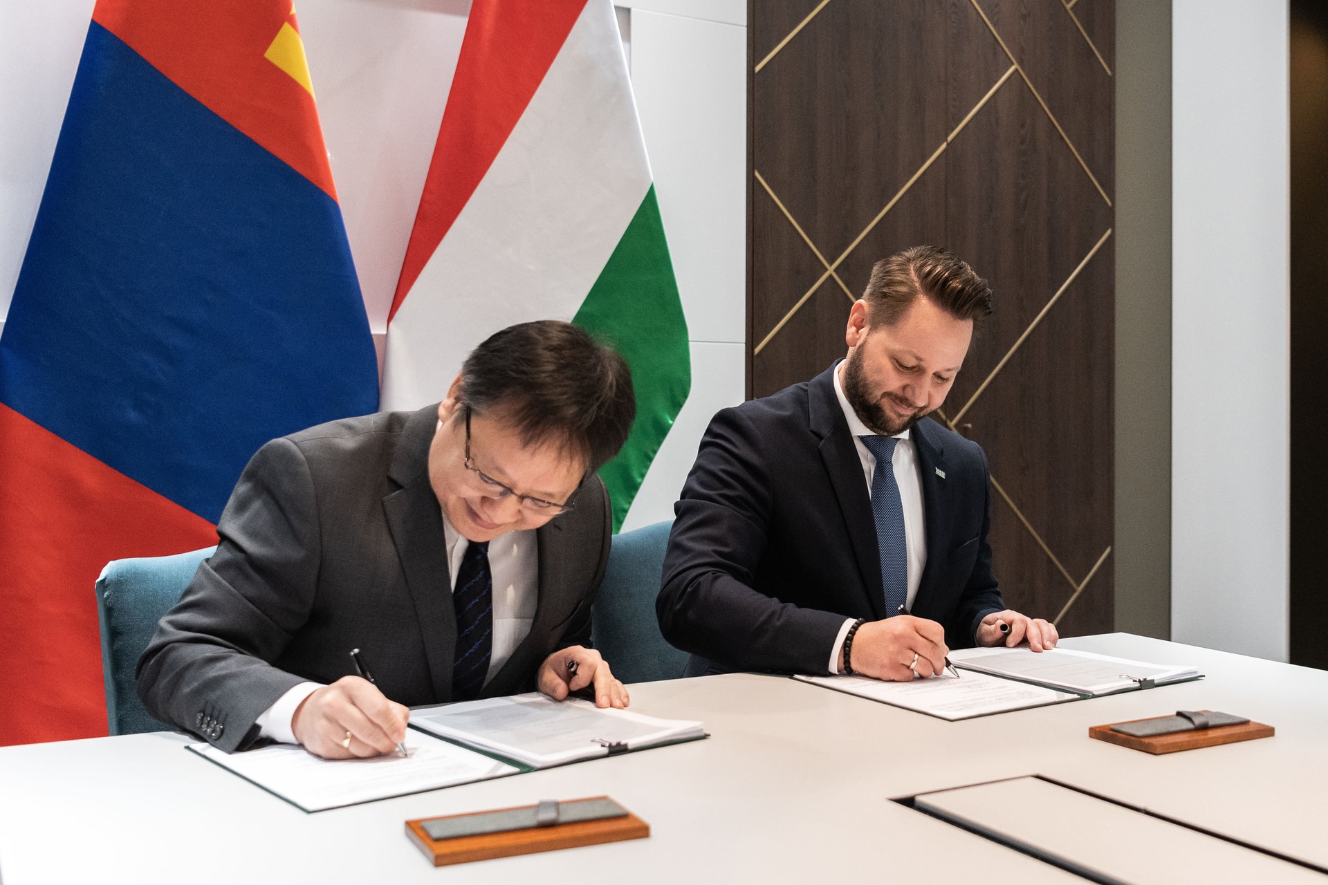Magyarország 57 millió dolláros megállapodást kötött Mongóliával