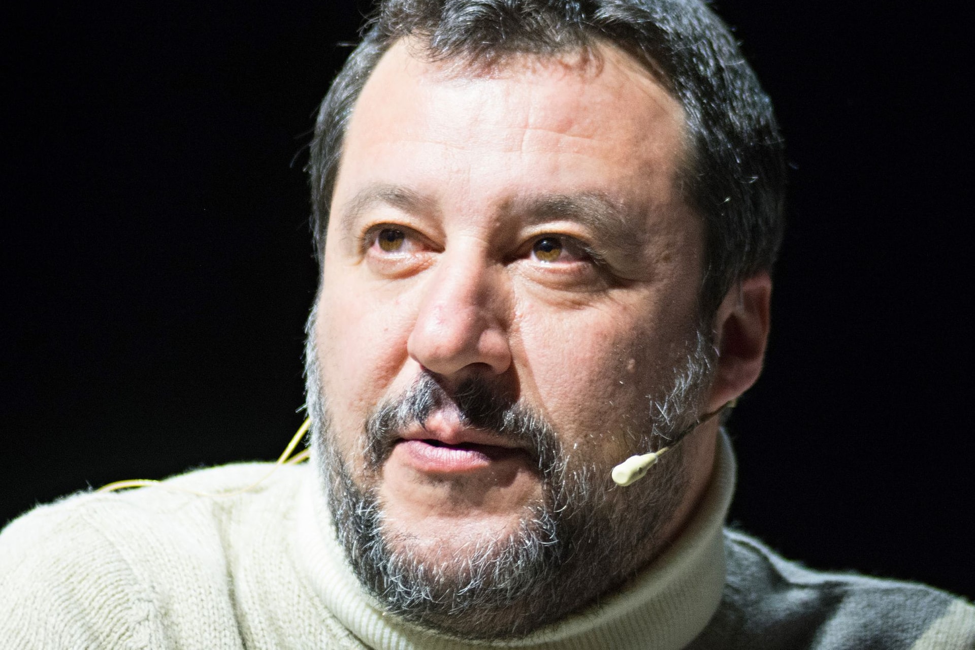 Megtiszteltetés Salvini számára Soros támadása