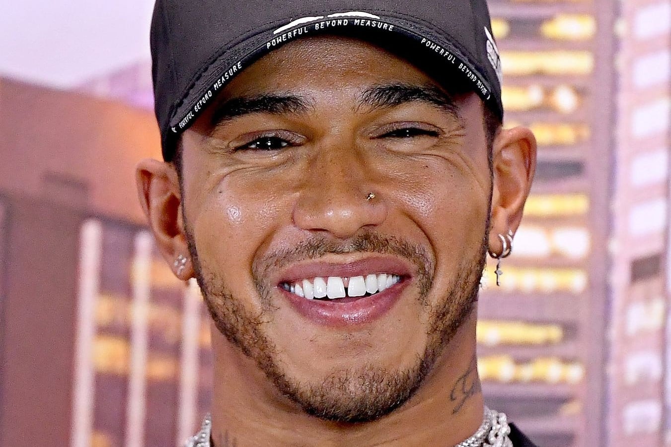 Mégsem vonul vissza Lewis Hamilton